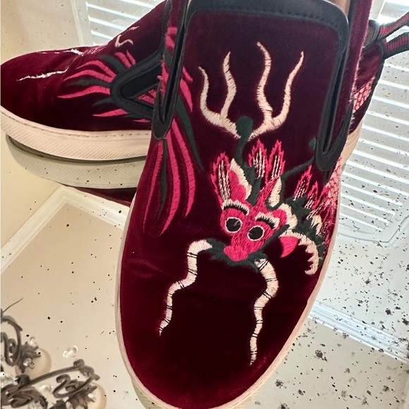 GUCCI Velvet Burgundy Dragon Slip-Ons - Picture 13 of 15